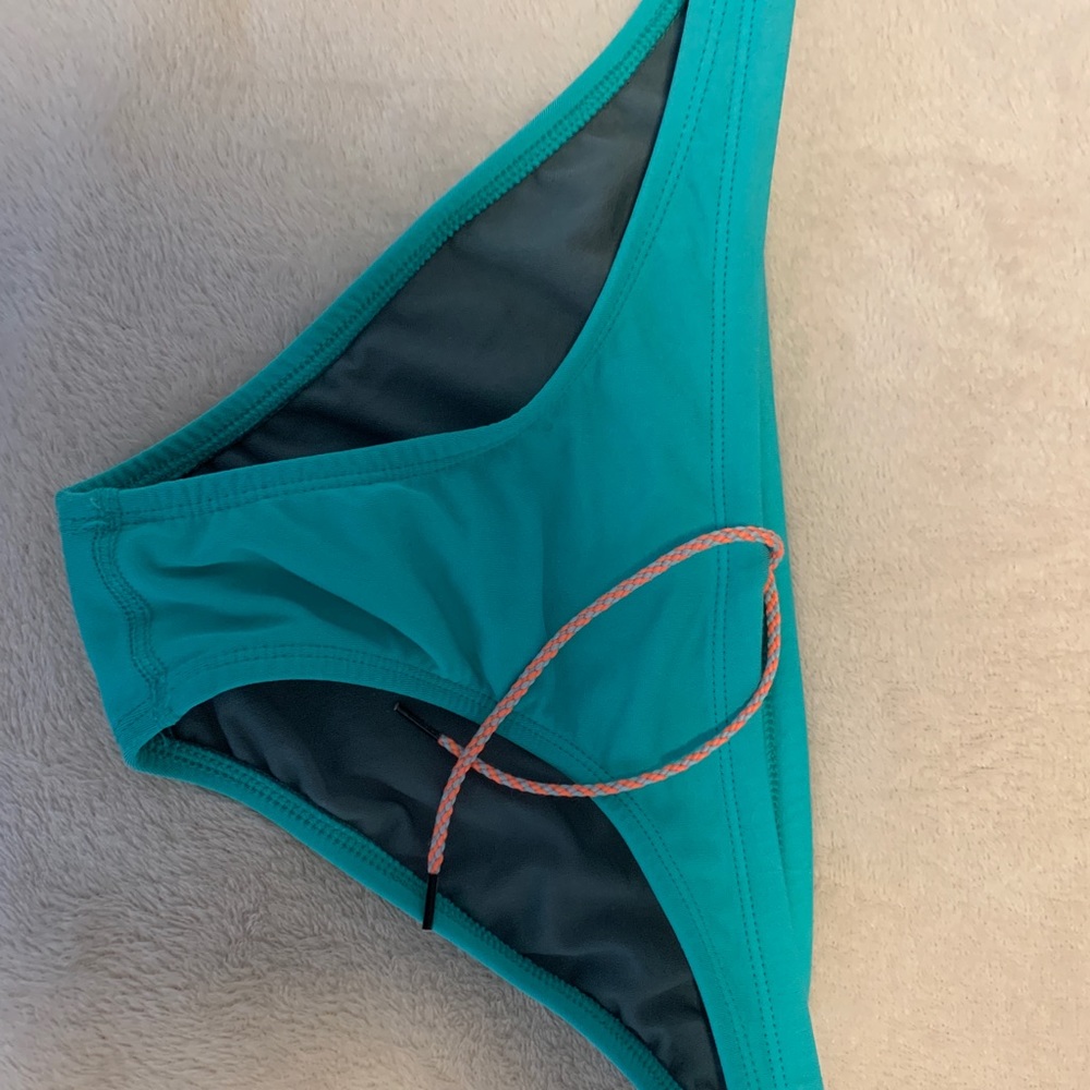 Jolyn Bali bottom size M